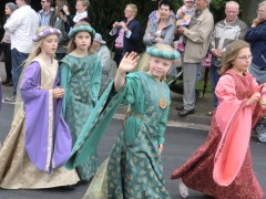 Schützenfest Wetterburg - Kinderkönigin winkend 24.06.2012